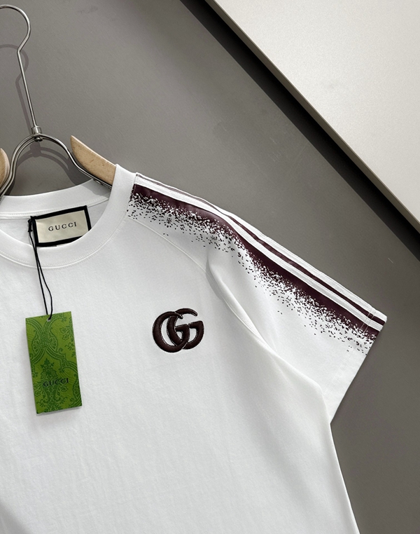 ブランドTシャツ側面デザイン